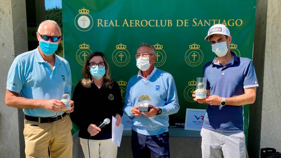 BUEN PAPEL Integrantes del Club de Golf Val de Rois tras imponerse en la cita del Torneo Interclubes. Foto: RAC