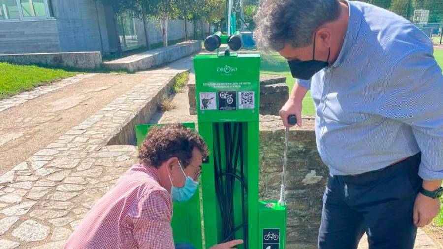 O Concello de Oroso instala un parque de calestenia e dúas estacións de reparación de bicicletas de libre uso
