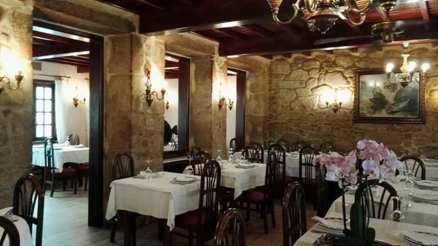 Comedor del restaurante Casa Ramallo en Rois.