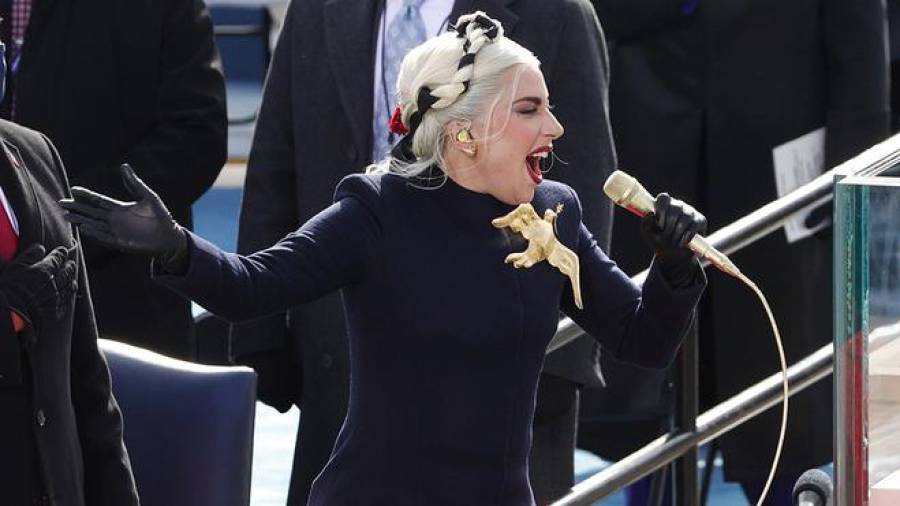 Lady Gaga emocionó con la interpretación del himno nacional. (Fuente, us.marca.com)