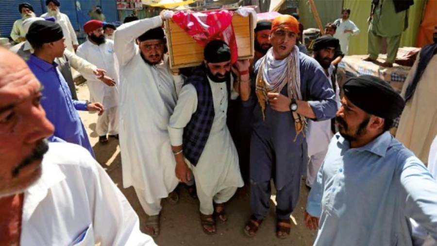 Miembros de la comunidad sijs en el entierro de un muerto por ataque terrorista. Foto: ECG