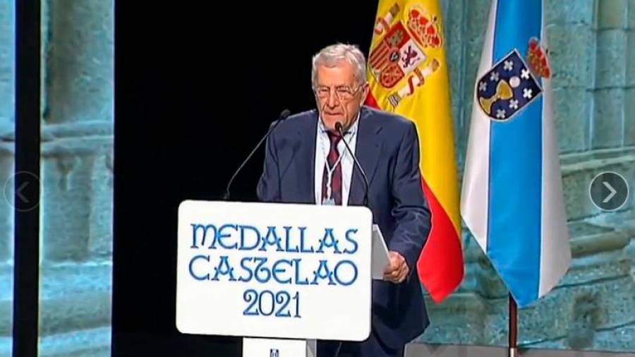 Santiago Pemán en la ceremonia de entrega de las Medallas Castelao