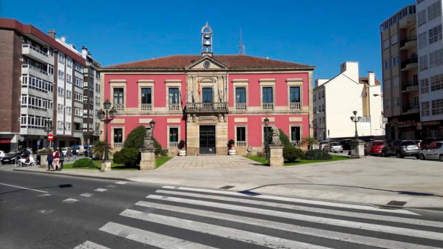 O concello de Vilagarcía de Arousa en praza Ravella