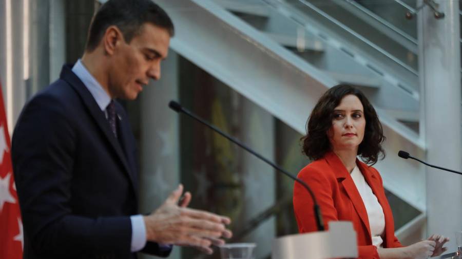 El presidente del Gobierno, Pedro Sánchez, y la presidenta madrileña, Isabel Díaz Ayuso, en una foto de archivo. J. HELLÍN/EUROPA PRESS