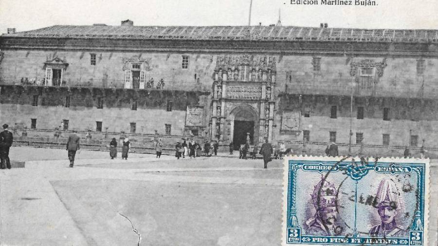Postal de 1929 del antiguo Hospital Real, ubicado en la plaza del Obradoiro. Foto: Archivo Antonio Cancela