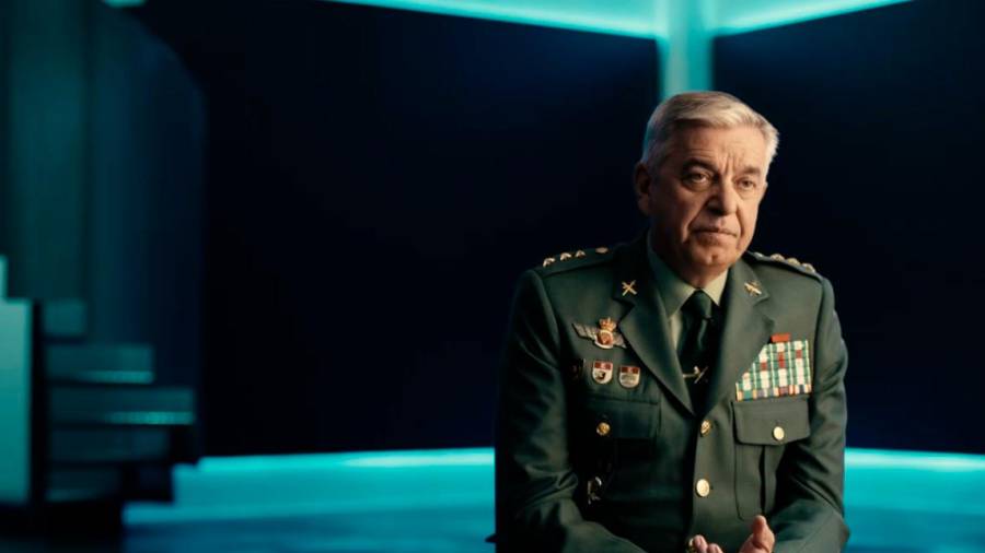 El coronel Manuel Sánchez Corbí habla en la serie televisiva del agente infiltrado con raíces en Galicia.
