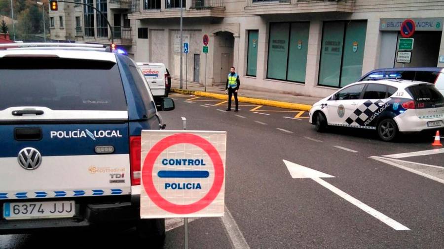 Un control da Policía Local amesá no Milladoiro. Foto: CDA