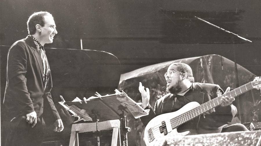 El pianista de jazz Michel Camilo y el contrabajista Anthony Jackson durante el concierto en el Monte do Gozo, en junio de 1993. Foto: F. Blanco