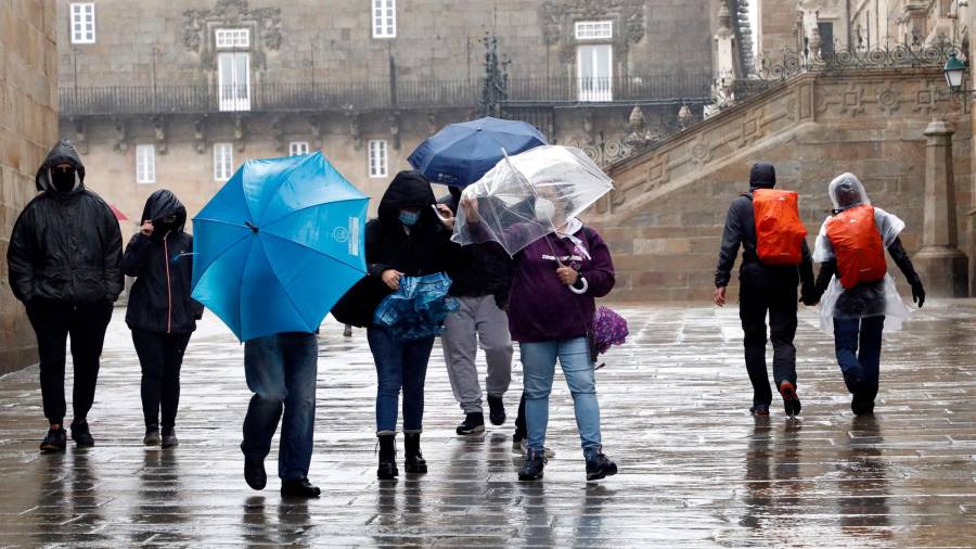 Foto de archivo del pasado mes de febrero en un día lluvioso en Compostela Foto: Antonio Hernandez