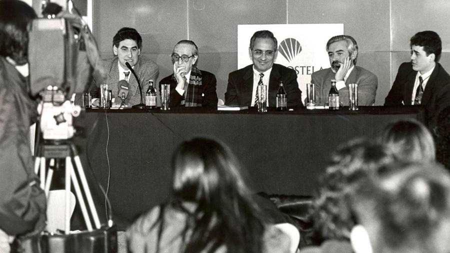 López Barxas, izquierda, Eugenio Granell, Xerardo Estévez y Darío Villanueva, en la presentación del libro. Foto: ECG