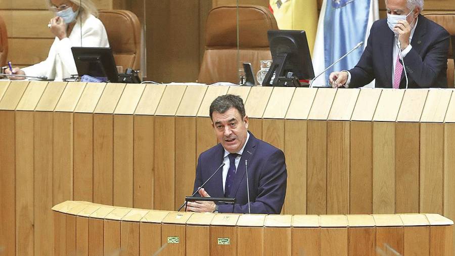 O conselleiro de Cultura, durante a súa intervención no Parlamento de Galicia. Foto: Gallego