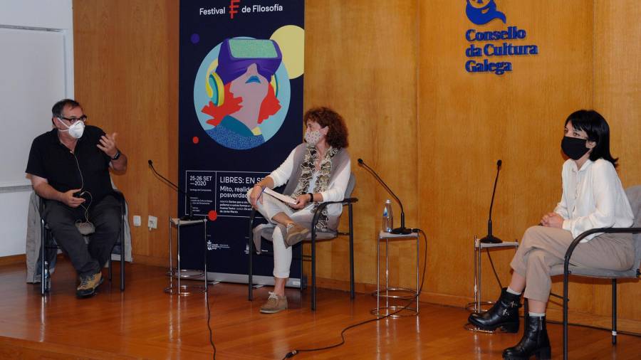 Pepe Coira, África Lopez Souto e Sonia Mendez, na súa intervención no Festival de Filosofía