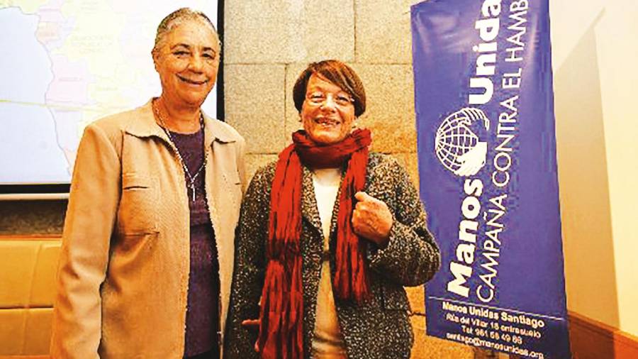 Mª José Fernández (derecha) es exdelegada y ahora voluntaria de Manos Unidas. Junto a ella, la misionera Dolores Carasquilla. Foto: ECG