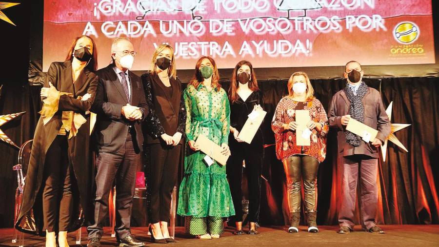 Charo Barca (i), Bugallo, Fabiola García, Carmen Pomar, María Garrido, Eloína Núñez y el duque de Medina de las Torres. Foto: F. Blanco