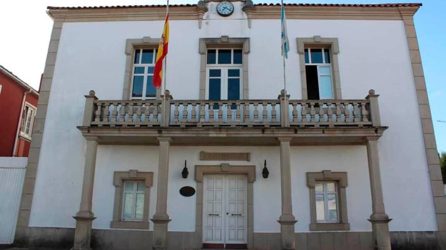 Casa consistorial de Ponteceso. Foto: C. P.