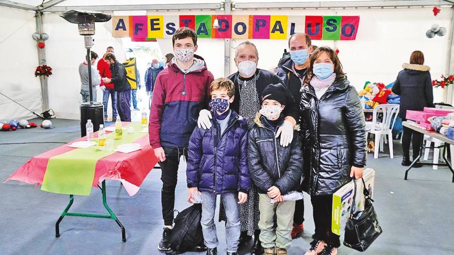solidaridad. Chus Iglesias (centro) durante una de las jornadas de la Asociación Paluso, que ella fundó. Foto: ECG