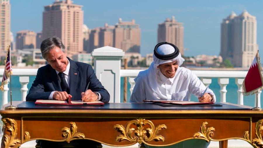 El secretario de Estado de Estados Unidos, Antony Blinken, con el ministro de Exteriores de Qatar, Mohammed bin Abdulrahmán. FOTO: DEPARTAMENTO DE ESTADO