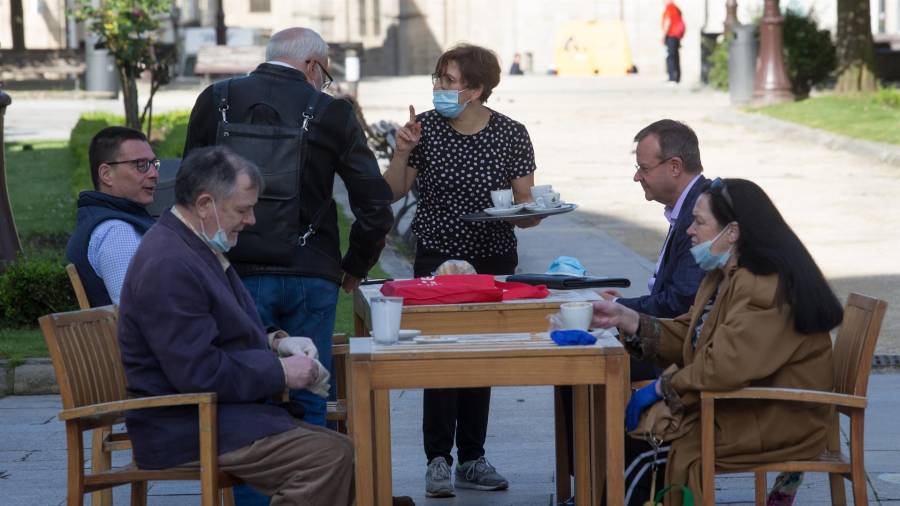 Foto de archivo de clientes en una terraza en Lugo. CARLOS CASTRO/EUROPA PRESS