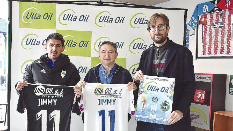 EN SANTIAGO. Por la izquierda, Jimmy, Jesús García (gerente de Ulla Oil) y Miguel Fernández, en rueda de prensa. Foto: G.