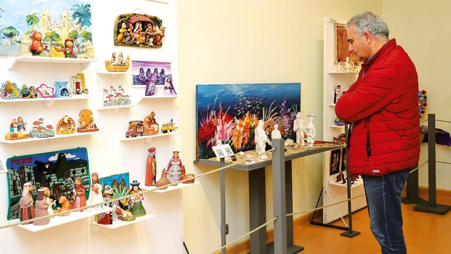 La exposición del Pazo da Cultura de Carballo acoge un total de 368 belenes de todo el mundo. Foto: ECG