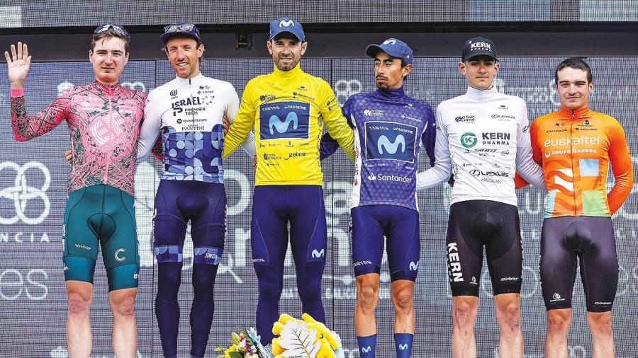 PODIO FINAL Valverde (de amarillo) con los vencedores en las distintas clasificaciones