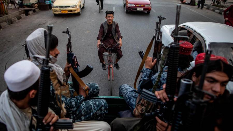 Milicianos talibán en Afganistán FOTO: Oliver Weiken/dpa