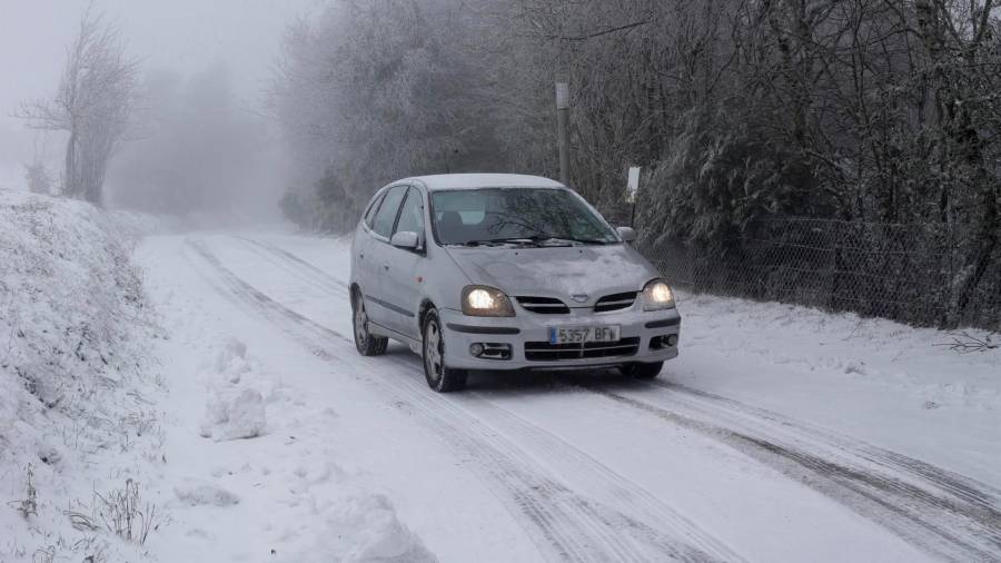 La DGT recomienda “circular con precaución” en carreteras de la montaña de Lugo por las nevadas