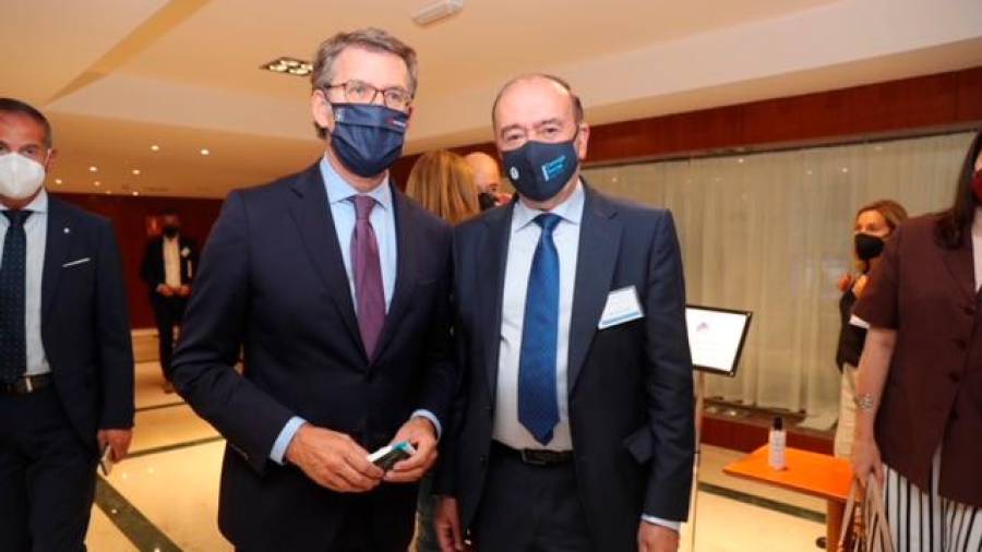 Núñez Feijóo con Julio Lage -a la derecha-, presidente de la Asociación de Empresarios Gallegos en Madrid (Aegama) // Fotos: Manolo Seixas/Lalín Press