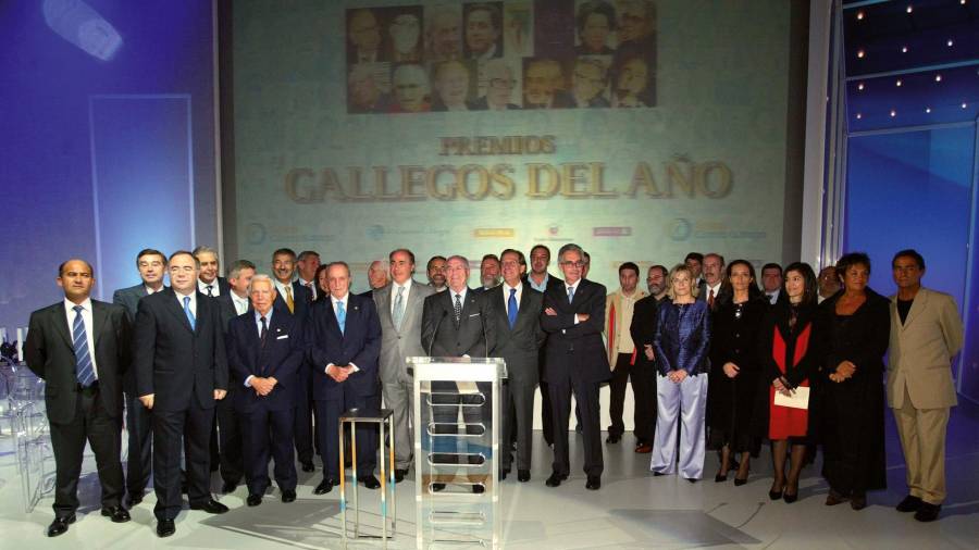 2004. Alfonso Paz Andrade, NÚMERO UNO, entre los presidentes de la Xunta y del Parlamento de Galicia en 2004. Foto: ECG