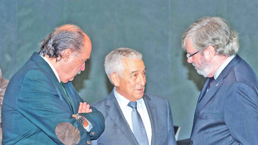 5. Miguel Carrero, fundador de Unión Profesional de Galicia, con los otros dos presidentes de la institución hasta la fecha, José María Arrojo y Antonio Macho.