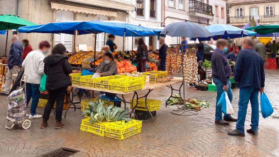 Imaxe do mercado agroalimentario de Melide. Foto: C. M.