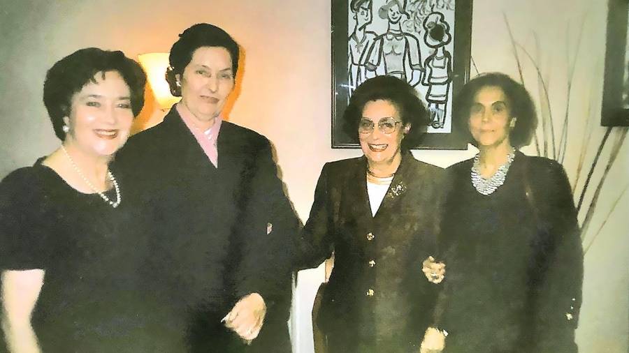 Homenaje a la escritora y pintora Tonia Vázquez
