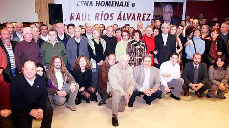 Imaxe da homenaxe a Raúl Ríos polo seu labor político e educativo. Foto: P.T.