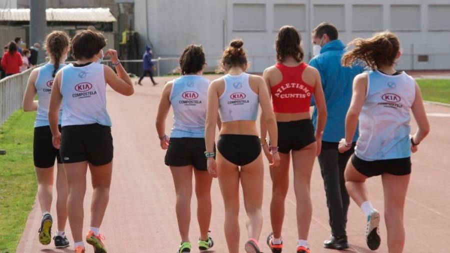 RETORNO Atletas da SD Compostela, en acción. Foto: ECG