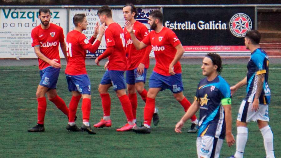 El Bergantiños celebra un gol frente al Arzúa. Foto: F. Blanco 