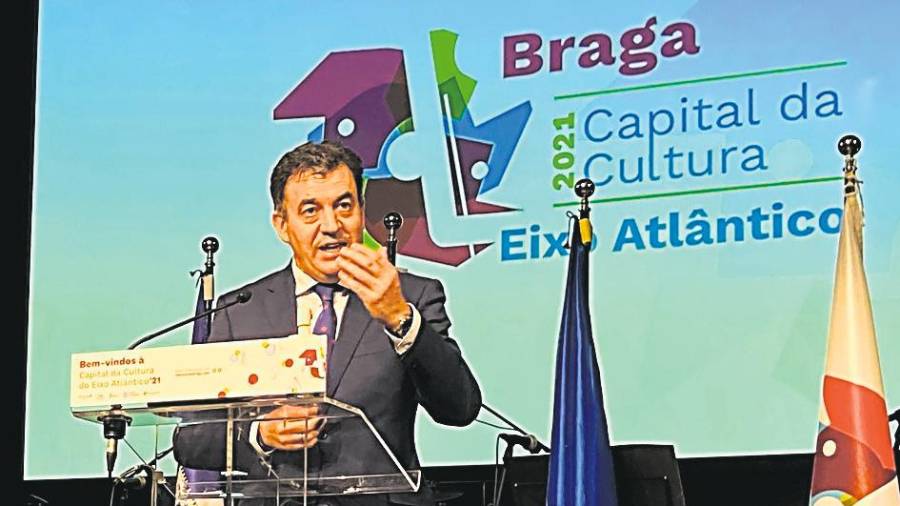 COLABORACIÓN O conselleiro Román Rodríguez, onte na inauguración da Capital da Cultura do Eixo Atlántico. F.: XdG