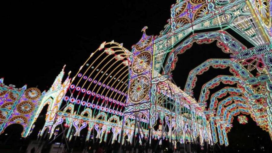 Japón. El festival de luces de Kobe Luminarie se celebra por estas fechas en memoria de las víctimas del Gran Terremoto de Hanshin de 1995. (Fuente, businessinsider.es)