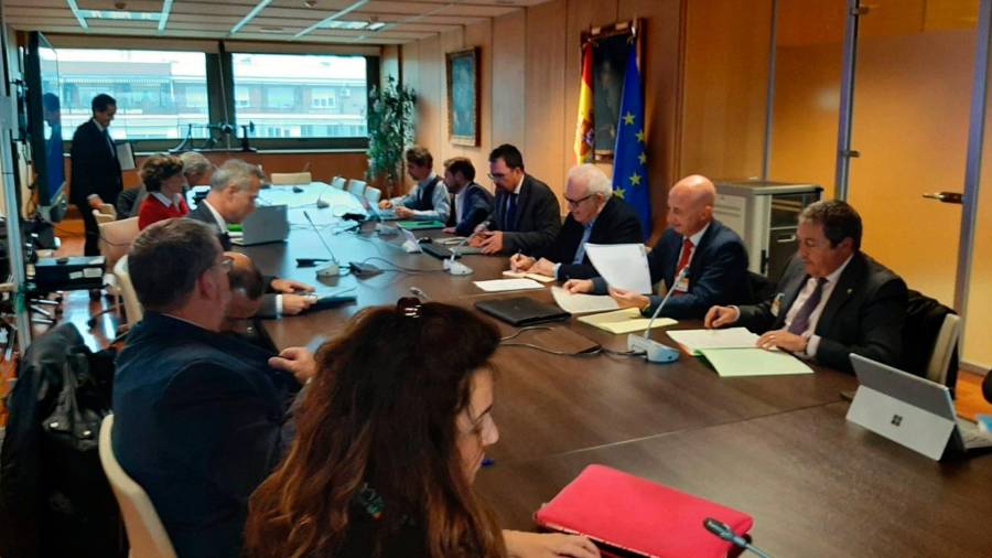 Reunión entre los representantes del Ministerio de Industria, Stellantis y de las comunidades autónomas de Aragón, Galicia y Madrid. FOTO: MINISTERIO DE INDUSTRIA, COMERCIO Y TURISMO