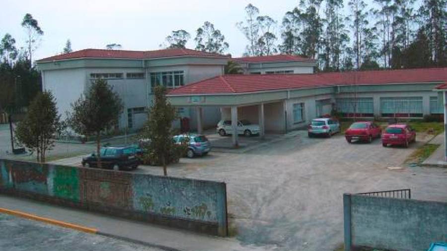 El colegio de Pino do Val, en Mazaricos, que pasa a integrarse en el CPI de A Picota. Foto: XDG