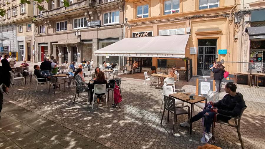 Dos locales de hostelería de la plaza de Vigo que cierran para garantizar la “seguridad” de clientes y empleados FOTO CAFETERIAS HERCULINAS
