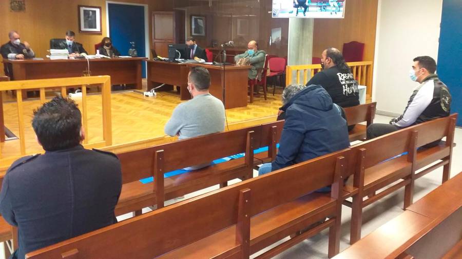 Marino G.J. Y otros acusados de intentar hacer un ‘vuelco’ de cocaína, en la última jornada del juicio celebrado en la Audiencia Provincial de Pontevedra, en Vigo. FOTO: EUROPA PRESS