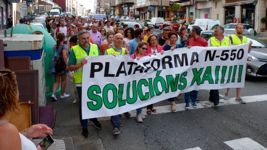 Una manifestación en 2018 de vecinos de la zona de O Milladoiro para que se humanice la N-550. Foto: CG