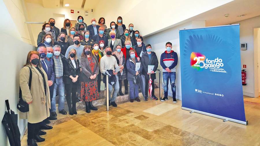 Integrantes de distintas administraciones en la reunión del Fondo Galego de Cooperación e Solidariedade. Foto: CDA