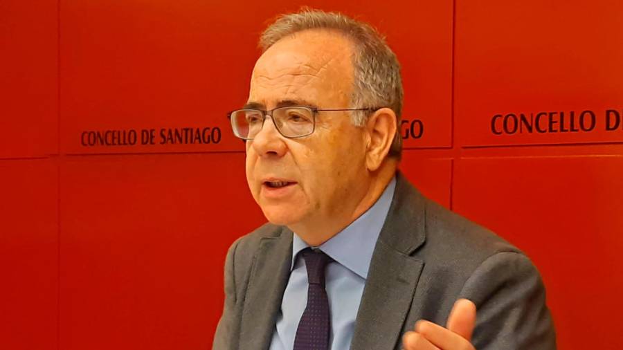 El alcalde de Santiago, Xosé Sánchez Bugallo, durante su rueda de prensa de este viernes. FOTO: CDS