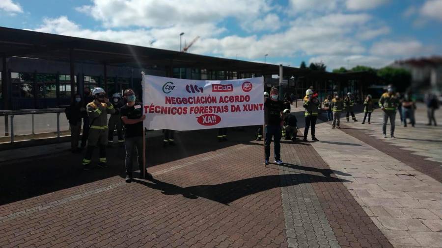 Técnicos forestales protestan ante la Xunta FOTO: EUROPA PRESS