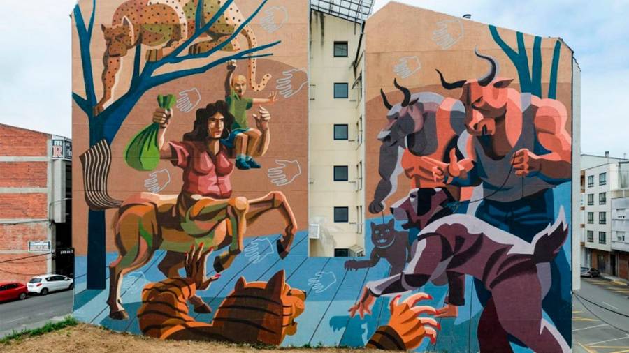 Mural ‘Disfraces da Pandemia, veciños vixiantes e unha nai solteira’, de Franco Fasoli. Foto: @AlCrego