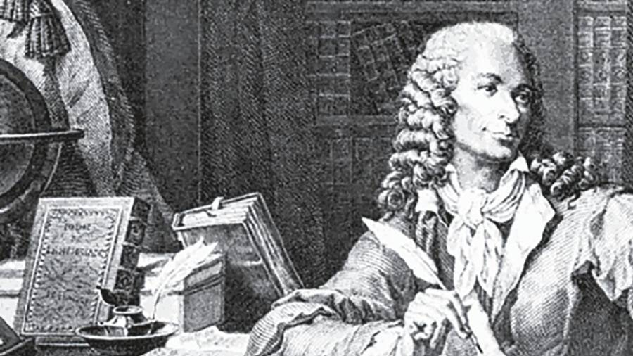 El filófoso François Arouet, conocido como Voltaire, en su despacho.