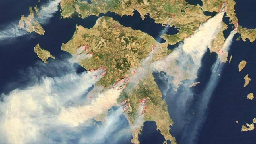 2007 Grecia. A mediados de 2007, unas 250.000 hectáreas (2.500 kilómetros cuadrados) fueron calcinadas ras una serie de aproximadamente 3.000 incendios forestales que asolaron el país, sobre todo el Peloponeso. (Fuente, www.muyinteresante.es)