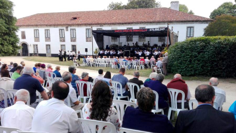 Festival de bandas de música do Patio, coa banda de Santa Cruz de Ribadulla ao fondo. Foto: C.V.