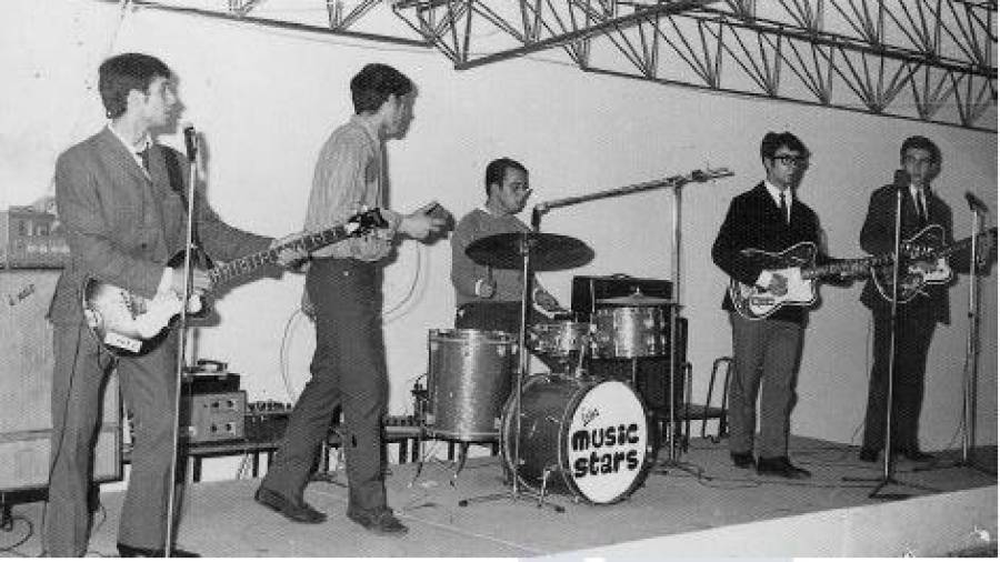 the music stars, otro grupo compostelano de los 60, en el Burgo. Foto: Tony López.